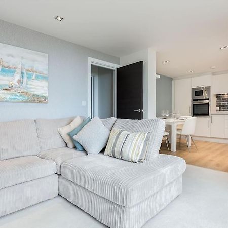 Stunning 2 Bed Apartment, Fabulous Sea View & 2 Minutes To Beach With Parking Bournemouth Dış mekan fotoğraf