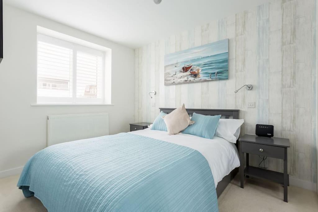Stunning 2 Bed Apartment, Fabulous Sea View & 2 Minutes To Beach With Parking Bournemouth Dış mekan fotoğraf