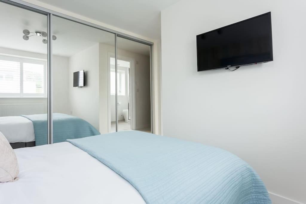 Stunning 2 Bed Apartment, Fabulous Sea View & 2 Minutes To Beach With Parking Bournemouth Dış mekan fotoğraf