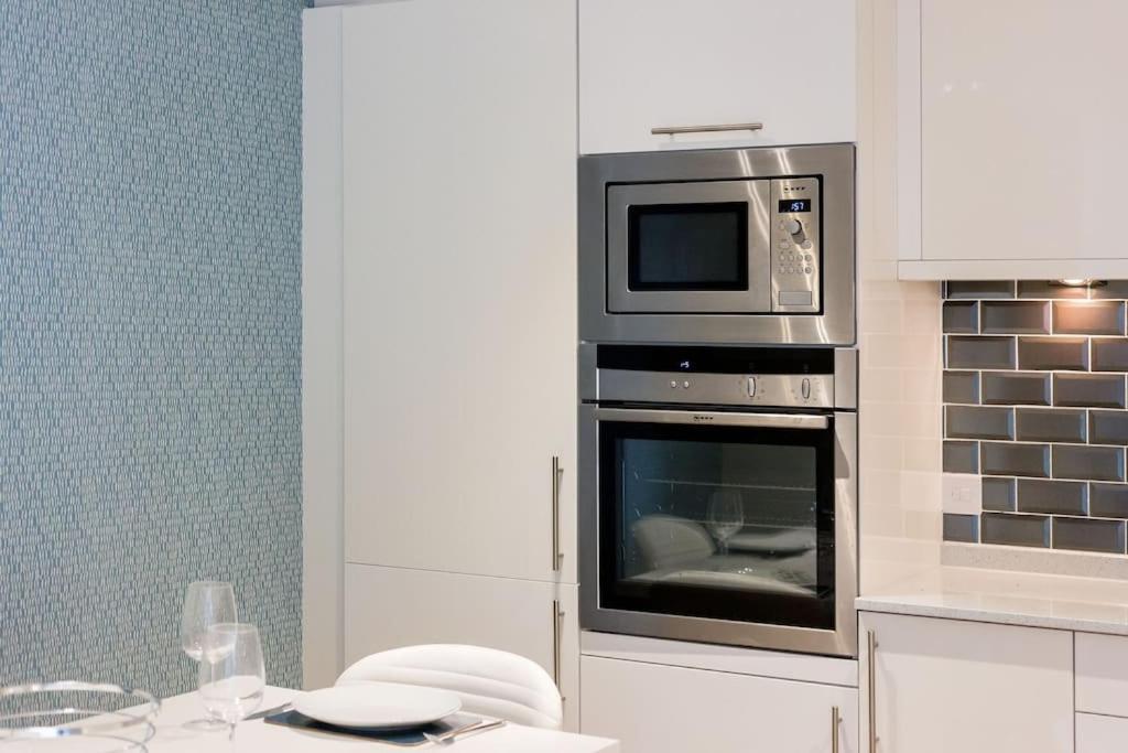 Stunning 2 Bed Apartment, Fabulous Sea View & 2 Minutes To Beach With Parking Bournemouth Dış mekan fotoğraf