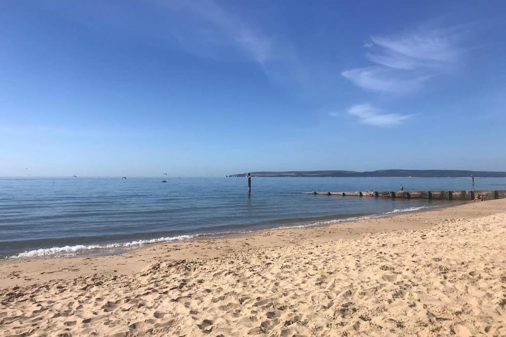 Stunning 2 Bed Apartment, Fabulous Sea View & 2 Minutes To Beach With Parking Bournemouth Dış mekan fotoğraf