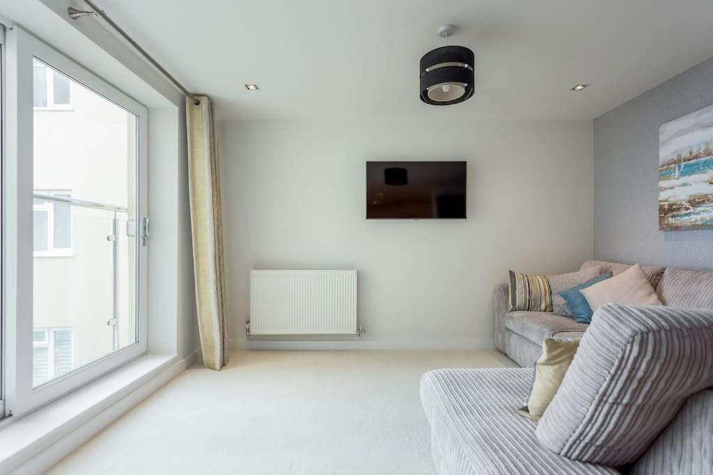 Stunning 2 Bed Apartment, Fabulous Sea View & 2 Minutes To Beach With Parking Bournemouth Dış mekan fotoğraf