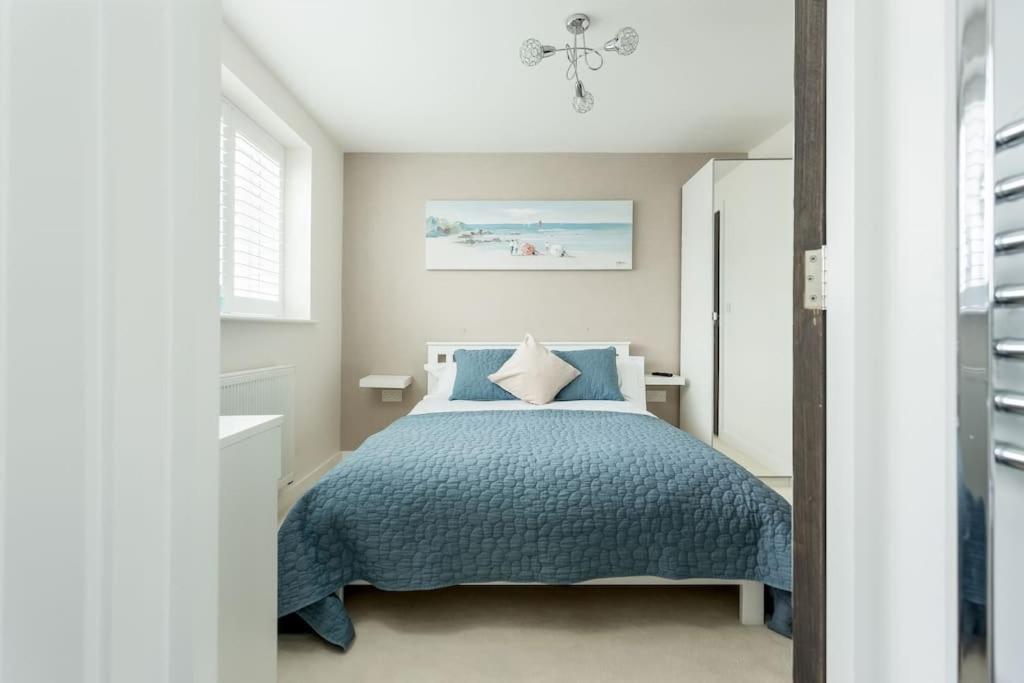 Stunning 2 Bed Apartment, Fabulous Sea View & 2 Minutes To Beach With Parking Bournemouth Dış mekan fotoğraf