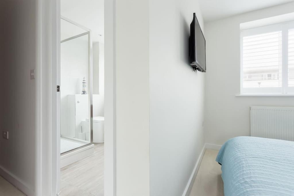Stunning 2 Bed Apartment, Fabulous Sea View & 2 Minutes To Beach With Parking Bournemouth Dış mekan fotoğraf