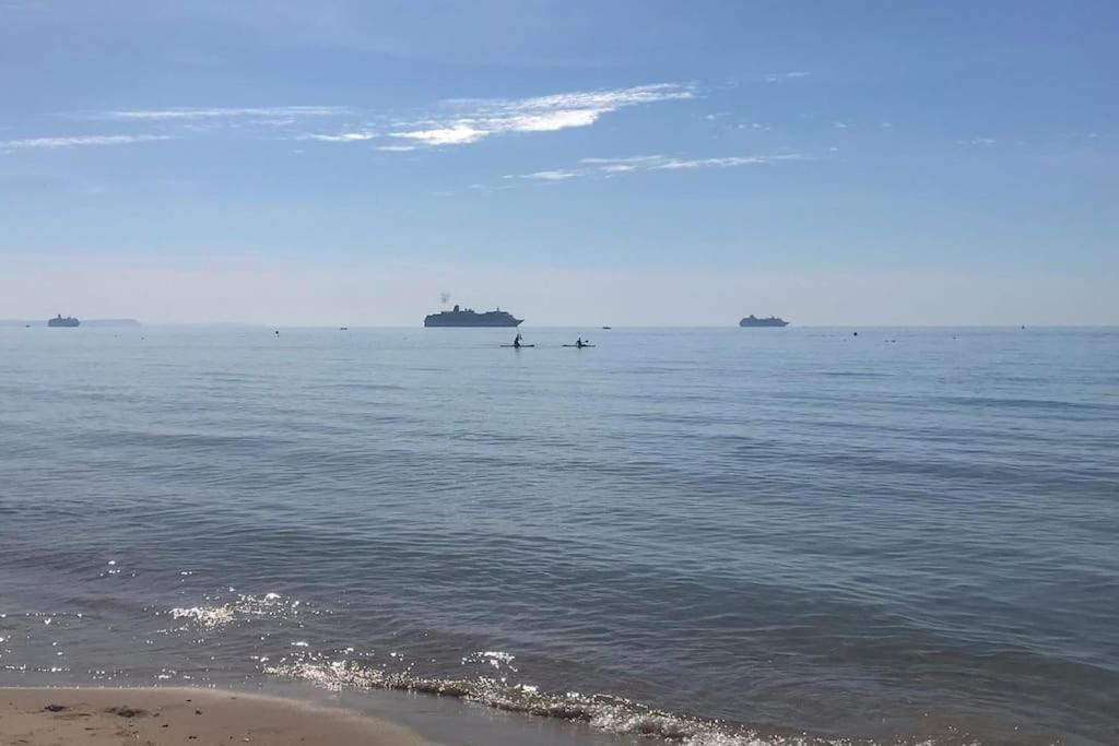 Stunning 2 Bed Apartment, Fabulous Sea View & 2 Minutes To Beach With Parking Bournemouth Dış mekan fotoğraf