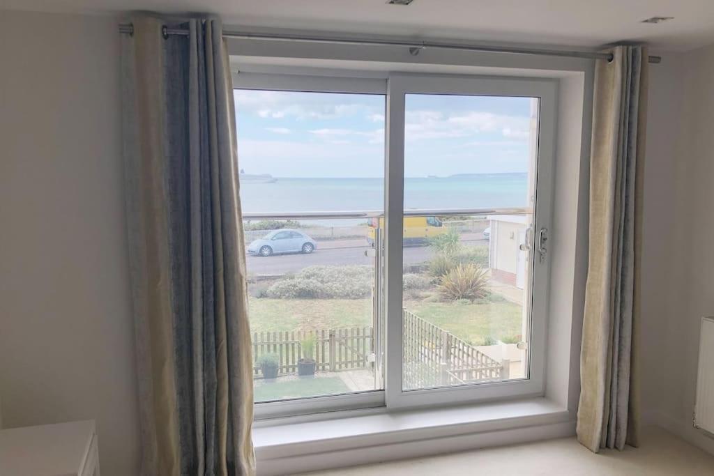 Stunning 2 Bed Apartment, Fabulous Sea View & 2 Minutes To Beach With Parking Bournemouth Dış mekan fotoğraf